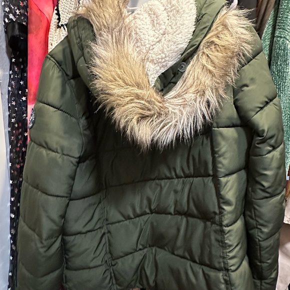 American Eagle Outfitters Khaki Puffer Jacket - Picture 4 of 4